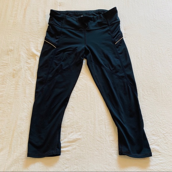 ATHLETA Stride Capri Crop Women’s Black Leggings - Picture 4 of 9